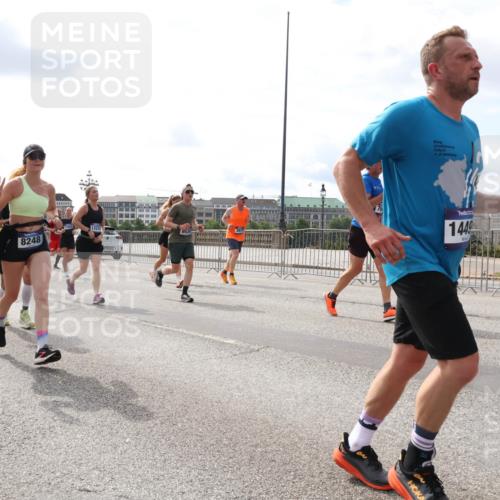 29.06.2025 - hella hamburg halbmarathon Lena Gebhardt http://msf.ph/oto/8418699 29.06.2025 10:18:07 Lombardsbrücke 7292, 8248, 12274, 144, 1015, 1159, 1160, 1268, 1274, 1325, 1458, 1554, 1622, 1641, 1749, 1795, 1982, 2087, 2094, 2147, 2335, 2548, 2634, 2931, 3125, 3138, 3292, 3321, 3482, 3977, 4710, 4738, 4804, 5002, 5004, 5290, 5611, 5733, 5909, 6270, 7094, 7258, 7413, 7641, 7649, 7838, 7882, 7883, 8067, 8128, 8144, 8248, 8607, 8799, 9222, 9400, 9539, 9717, 9734, 9798, 9834, 9844, 9964, 10174, 10332, 10509, 10659, 10908, 12498, 13341 meine-sportfotos.de