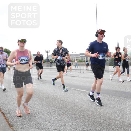29.06.2025 - hella hamburg halbmarathon Lena Gebhardt http://msf.ph/oto/8418706 29.06.2025 10:52:09 Lombardsbrücke 12510, 10533, 11375, 17277, 1418, 1978, 3038, 3240, 3645, 3991, 4087, 4273, 4436, 4598, 4606, 4815, 5062, 5262, 5534, 6386, 6403, 6404, 6406, 6456, 6604, 6671, 6947, 6985, 7682, 7690, 7691, 7735, 7812, 8194, 8196, 8250, 8251, 8621, 9220, 9368, 9460, 9590, 9594, 9673, 9730, 9731, 10296, 10342, 10521, 10533, 10634, 10673, 10693, 10830, 10884, 11084, 11101, 11126, 11127, 11297, 11375, 11736, 11875, 11899, 11974, 12065, 12546, 12558 meine-sportfotos.de