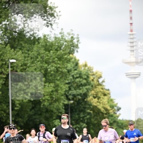 29.06.2025 - hella hamburg halbmarathon Dr. Thomas Lammeyer http://msf.ph/oto/8418709 29.06.2025 10:45:59 Kennedybrücke 1314, 1317, 1536, 2229, 2762, 2763, 2805, 3344, 3532, 3533, 3694, 4774, 5086, 5688, 5928, 6066, 6719, 6793, 6846, 6894, 7821, 8293, 8300, 8301, 8443, 8586, 9009, 9370, 10027, 10483, 11024, 11097, 11166, 11207, 11209, 11255, 11371, 11437, 11438 meine-sportfotos.de