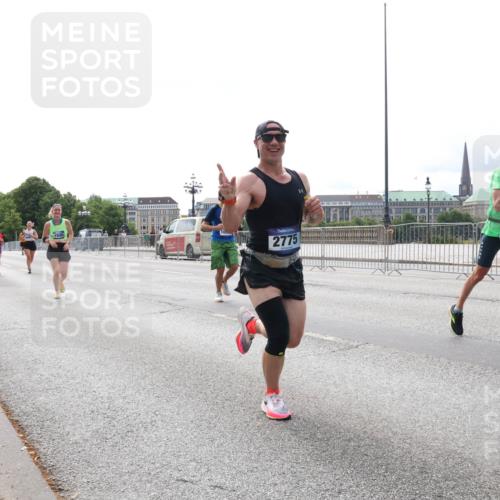 29.06.2025 - hella hamburg halbmarathon Lena Gebhardt http://msf.ph/oto/8418743 29.06.2025 10:27:16 Lombardsbrücke 2775, 5495, 1530, 1793, 1973, 2045, 2306, 2775, 4358, 4372, 5285, 5494, 5495, 5707, 5825, 6259, 6637, 7069, 7234, 7314, 7944, 8056, 8281, 9349, 10077, 10158, 10465, 11110, 11256, 11766, 12071, 12500, 13462, 14020, 14021, 15108, 15641, 16479, 17049, 17445, 17791, 18097, 18766, 18962, 18976, 18978 meine-sportfotos.de