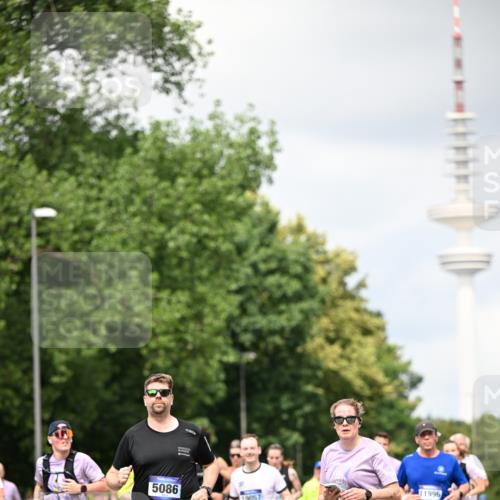 29.06.2025 - hella hamburg halbmarathon Dr. Thomas Lammeyer http://msf.ph/oto/8418746 29.06.2025 10:46:00 Kennedybrücke 1314, 1317, 1536, 2229, 2762, 2763, 2805, 3344, 3532, 3533, 3694, 4774, 5086, 5688, 5928, 6066, 6719, 6793, 6846, 6894, 7821, 8293, 8300, 8301, 8443, 8586, 9009, 9370, 10027, 10483, 11024, 11097, 11166, 11207, 11209, 11255, 11371, 11437, 11438 meine-sportfotos.de