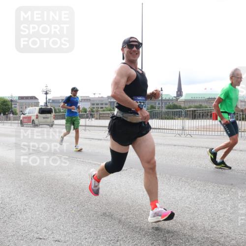 29.06.2025 - hella hamburg halbmarathon Lena Gebhardt http://msf.ph/oto/8418765 29.06.2025 10:27:16 Lombardsbrücke 1530, 1530, 1793, 1973, 2045, 2306, 2775, 4358, 4372, 5285, 5494, 5495, 5707, 5825, 6259, 6637, 7069, 7234, 7314, 7944, 8056, 8281, 9349, 10077, 10158, 10465, 11110, 11256, 11766, 12071, 12500, 13462, 14020, 14021, 15108, 15641, 16479, 17049, 17445, 17791, 18097, 18766, 18962, 18976, 18978 meine-sportfotos.de