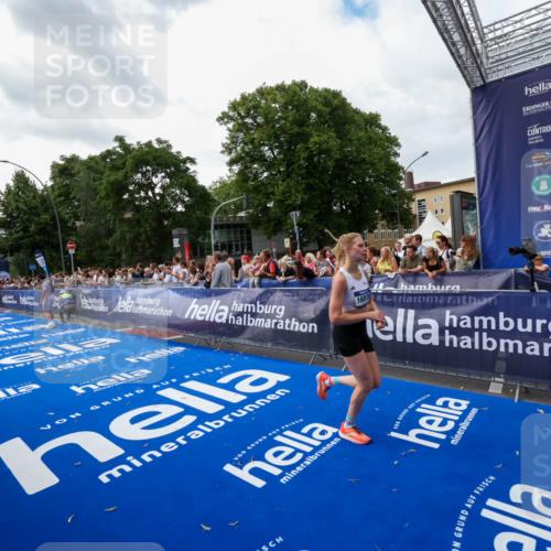 29.06.2025 - hella hamburg halbmarathon Zöllner http://msf.ph/oto/8418766 29.06.2025 10:29:47 Ziel 7186, 13374, 16818 meine-sportfotos.de