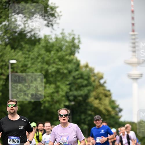 29.06.2025 - hella hamburg halbmarathon Dr. Thomas Lammeyer http://msf.ph/oto/8418774 29.06.2025 10:46:02 Kennedybrücke 1314, 1317, 1536, 2229, 2762, 2763, 2805, 3532, 3533, 3694, 4774, 5086, 5688, 5928, 5942, 6066, 6719, 6726, 6793, 6846, 6894, 7821, 8293, 8300, 8301, 8443, 8586, 9009, 9370, 10027, 10483, 11024, 11097, 11207, 11209, 11255, 11371, 11437, 11438 meine-sportfotos.de