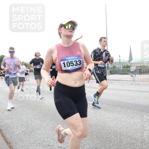 29.06.2025 - hella hamburg halbmarathon Lena Gebhardt http://msf.ph/oto/8418777 29.06.2025 10:52:10 Lombardsbrücke 12510, 17429, 16234, 10533, 375, 1418, 1978, 3038, 3645, 3991, 4087, 4273, 4436, 4598, 4606, 4815, 5062, 5262, 5534, 6386, 6403, 6404, 6406, 6456, 6604, 6671, 6947, 6985, 7682, 7690, 7691, 7735, 7812, 8194, 8196, 8250, 8251, 8621, 9220, 9368, 9460, 9590, 9594, 9673, 9730, 9731, 10296, 10342, 10521, 10533, 10634, 10673, 10693, 10830, 10884, 11084, 11101, 11126, 11127, 11297, 11375, 11736, 11899, 11974, 12065, 12546, 12558 meine-sportfotos.de