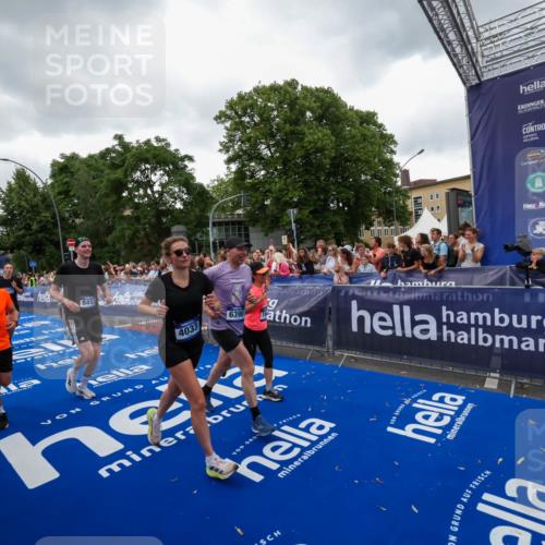 29.06.2025 - hella hamburg halbmarathon Zöllner http://msf.ph/oto/8418799 29.06.2025 10:52:06 Ziel 2595, 4033, 5336, 5378, 6390, 7130, 7409, 7724, 7732, 8413, 8977, 10057, 12580, 15356, 15506, 15829, 16179, 16666, 17978, 18869 meine-sportfotos.de