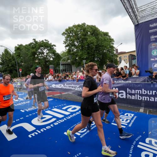 29.06.2025 - hella hamburg halbmarathon Zöllner http://msf.ph/oto/8418812 29.06.2025 10:52:06 Ziel 2595, 4033, 5336, 5378, 6390, 7130, 7409, 7724, 7732, 8413, 8977, 10057, 12580, 15356, 15506, 15829, 16179, 16666, 17978, 18869 meine-sportfotos.de
