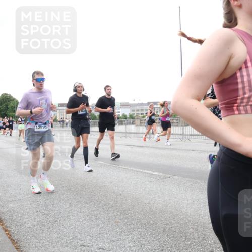 29.06.2025 - hella hamburg halbmarathon Lena Gebhardt http://msf.ph/oto/8418816 29.06.2025 10:52:10 Lombardsbrücke 12510, 17429, 1053, 1418, 1978, 3038, 3645, 3991, 4087, 4273, 4436, 4598, 4606, 4815, 5062, 5262, 5534, 6386, 6403, 6404, 6406, 6456, 6604, 6671, 6947, 6985, 7682, 7690, 7691, 7735, 7812, 8194, 8196, 8250, 8251, 8621, 9220, 9368, 9460, 9590, 9594, 9673, 9730, 9731, 10296, 10342, 10521, 10533, 10634, 10673, 10693, 10830, 10884, 11084, 11101, 11126, 11127, 11297, 11375, 11736, 11899, 11974, 12065, 12546, 12558 meine-sportfotos.de