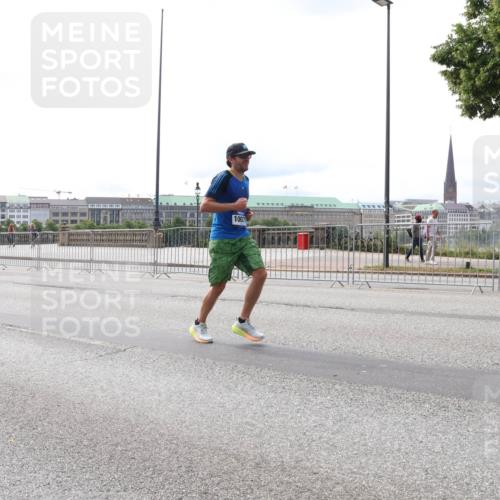 29.06.2025 - hella hamburg halbmarathon Lena Gebhardt http://msf.ph/oto/8418859 29.06.2025 10:27:18 Lombardsbrücke 1530, 1007, 1530, 1793, 1973, 2045, 2306, 2775, 4358, 4372, 5285, 5494, 5495, 5707, 5825, 6259, 6637, 7234, 7314, 7944, 8056, 8281, 9349, 10077, 10158, 10465, 11110, 11256, 11766, 12500, 13462, 14020, 14021, 15108, 15641, 16479, 17049, 17445, 17791, 18012, 18097, 18766, 18962, 18976, 18978 meine-sportfotos.de