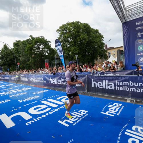 29.06.2025 - hella hamburg halbmarathon Zöllner http://msf.ph/oto/8418866 29.06.2025 10:29:58 Ziel 5308, 19202 meine-sportfotos.de
