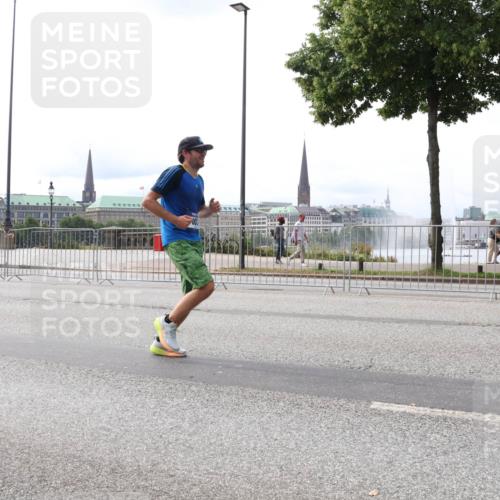 29.06.2025 - hella hamburg halbmarathon Lena Gebhardt http://msf.ph/oto/8418879 29.06.2025 10:27:18 Lombardsbrücke 1530, 1793, 1973, 2045, 2306, 2775, 4358, 4372, 5285, 5494, 5495, 5707, 5825, 6259, 6637, 7234, 7314, 7944, 8056, 8281, 9349, 10077, 10158, 10465, 11110, 11256, 11766, 12500, 13462, 14020, 14021, 15108, 15641, 16479, 17049, 17445, 17791, 18012, 18097, 18766, 18962, 18976, 18978 meine-sportfotos.de