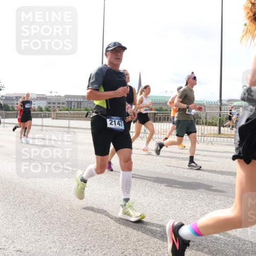 29.06.2025 - hella hamburg halbmarathon Lena Gebhardt http://msf.ph/oto/8418881 29.06.2025 10:18:09 Lombardsbrücke 7838, 1194, 11450, 2147, 1745, 953, 824, 1015, 1159, 1160, 1268, 1274, 1325, 1458, 1554, 1622, 1641, 1749, 1982, 2087, 2094, 2147, 2335, 2634, 2931, 3125, 3138, 3292, 3321, 3482, 3977, 4710, 4738, 4804, 5004, 5290, 5611, 5733, 5909, 6270, 7094, 7641, 7649, 7838, 7882, 7883, 8067, 8128, 8144, 8248, 8607, 8799, 9222, 9400, 9539, 9717, 9734, 9798, 9834, 9844, 9964, 10174, 10332, 10509, 10659, 10908, 12498, 13341 meine-sportfotos.de