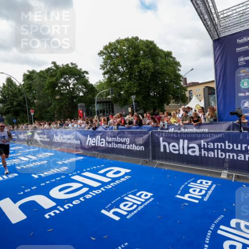 29.06.2025 - hella hamburg halbmarathon Zöllner http://msf.ph/oto/8418903 29.06.2025 10:30:03 Ziel 2689, 3189, 5308, 8190, 9634, 10270, 15672, 17768 meine-sportfotos.de