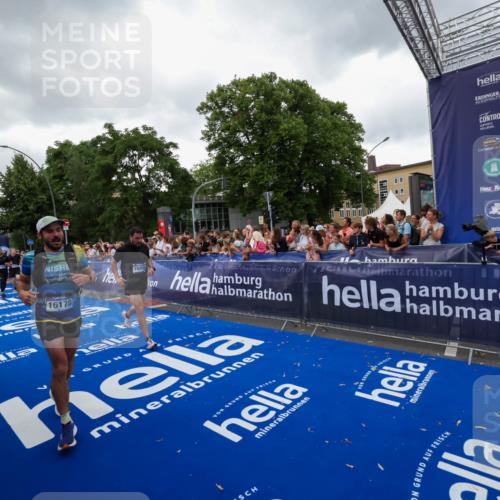 29.06.2025 - hella hamburg halbmarathon Zöllner http://msf.ph/oto/8418917 29.06.2025 10:52:10 Ziel 1482, 2397, 2595, 5093, 5378, 6897, 7732, 9082, 12580, 13726, 14248, 15506, 15829, 16179, 16320, 16666, 17033, 18801 meine-sportfotos.de