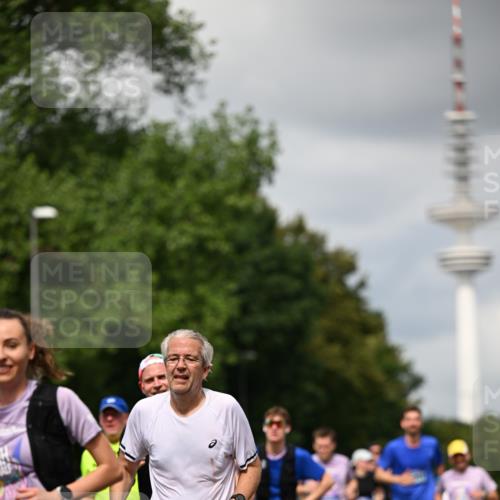 29.06.2025 - hella hamburg halbmarathon Dr. Thomas Lammeyer http://msf.ph/oto/8418923 29.06.2025 10:46:08 Kennedybrücke 1314, 1317, 1536, 2229, 2762, 2763, 3532, 3533, 3694, 4774, 5086, 5942, 6066, 6137, 6719, 6726, 6793, 6846, 6894, 7821, 8293, 8300, 8301, 8443, 8586, 9009, 9370, 9588, 10027, 10181, 10483, 11011, 11017, 11024, 11097, 11207, 11255, 11371, 11437, 11438 meine-sportfotos.de