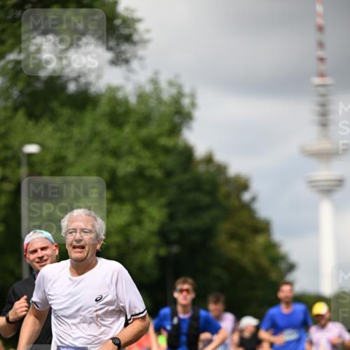 29.06.2025 - hella hamburg halbmarathon Dr. Thomas Lammeyer http://msf.ph/oto/8418952 29.06.2025 10:46:09 Kennedybrücke 1314, 1317, 1536, 2229, 2762, 2763, 3532, 3533, 3694, 4774, 5086, 5942, 6066, 6137, 6719, 6726, 6793, 6846, 6894, 7821, 7968, 8162, 8293, 8300, 8301, 8443, 8586, 9009, 9370, 9588, 10027, 10181, 10483, 11011, 11017, 11024, 11097, 11098, 11207, 11255, 11371, 11437, 11438 meine-sportfotos.de