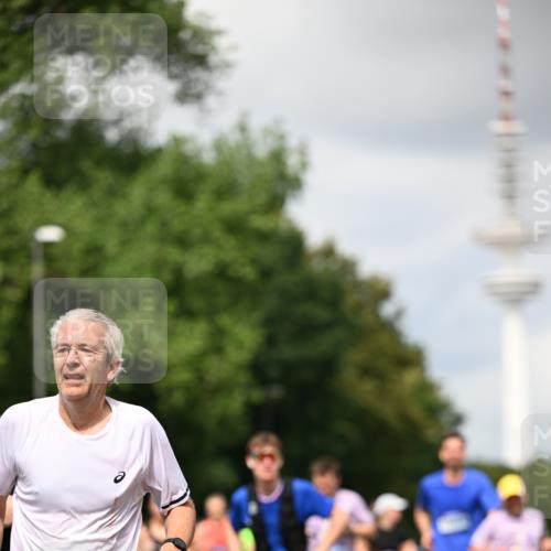29.06.2025 - hella hamburg halbmarathon Dr. Thomas Lammeyer http://msf.ph/oto/8418966 29.06.2025 10:46:09 Kennedybrücke 1314, 1317, 1536, 2229, 2762, 2763, 3532, 3533, 3694, 4774, 5086, 5942, 6066, 6137, 6719, 6726, 6793, 6846, 6894, 7821, 7968, 8162, 8293, 8300, 8301, 8443, 8586, 9009, 9370, 9588, 10027, 10181, 10483, 11011, 11017, 11024, 11097, 11098, 11207, 11255, 11371, 11437, 11438 meine-sportfotos.de