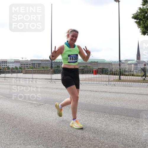 29.06.2025 - hella hamburg halbmarathon Lena Gebhardt http://msf.ph/oto/8418977 29.06.2025 10:27:19 Lombardsbrücke 7234, 1530, 1530, 1793, 1973, 2045, 2306, 2775, 4358, 4372, 5285, 5494, 5495, 5707, 5825, 6259, 6637, 7234, 7314, 7944, 8056, 8281, 9349, 10077, 10158, 10465, 11110, 11256, 11766, 12500, 13462, 14020, 14021, 15108, 15641, 16479, 17049, 17427, 17445, 17791, 18012, 18097, 18766, 18962, 18976, 18978 meine-sportfotos.de
