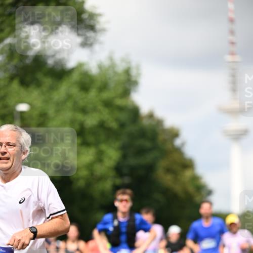 29.06.2025 - hella hamburg halbmarathon Dr. Thomas Lammeyer http://msf.ph/oto/8418979 29.06.2025 10:46:10 Kennedybrücke 1314, 1317, 1536, 1648, 2229, 2762, 2763, 3459, 3532, 3533, 3694, 4774, 5086, 5942, 6066, 6137, 6450, 6719, 6726, 6793, 6846, 6894, 7821, 7968, 8162, 8293, 8300, 8301, 8443, 8586, 9370, 9588, 10027, 10181, 10483, 11011, 11017, 11024, 11097, 11098, 11207, 11255, 11437, 11438 meine-sportfotos.de