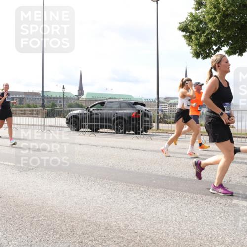 29.06.2025 - hella hamburg halbmarathon Lena Gebhardt http://msf.ph/oto/8418980 29.06.2025 10:18:10 Lombardsbrücke 1949, 39, 12274, 1159, 1160, 1268, 1274, 1325, 1458, 1554, 1622, 1641, 1749, 1982, 2087, 2094, 2147, 2335, 2634, 2931, 3125, 3138, 3292, 3321, 3482, 3977, 4710, 4738, 4804, 5004, 5290, 5611, 5733, 5909, 6270, 6332, 7094, 7641, 7649, 7838, 7882, 7883, 8067, 8128, 8144, 8248, 8607, 8799, 9222, 9400, 9539, 9717, 9734, 9798, 9834, 9844, 9964, 10174, 10332, 10509, 10659, 10908, 12498, 13341 meine-sportfotos.de