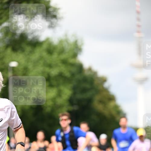 29.06.2025 - hella hamburg halbmarathon Dr. Thomas Lammeyer http://msf.ph/oto/8418993 29.06.2025 10:46:10 Kennedybrücke 1314, 1317, 1536, 1648, 2229, 2762, 2763, 3459, 3532, 3533, 3694, 4774, 5086, 5942, 6066, 6137, 6450, 6719, 6726, 6793, 6846, 6894, 7821, 7968, 8162, 8293, 8300, 8301, 8443, 8586, 9370, 9588, 10027, 10181, 10483, 11011, 11017, 11024, 11097, 11098, 11207, 11255, 11437, 11438 meine-sportfotos.de
