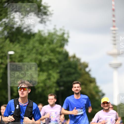 29.06.2025 - hella hamburg halbmarathon Dr. Thomas Lammeyer http://msf.ph/oto/8419035 29.06.2025 10:46:12 Kennedybrücke 1314, 1317, 1536, 1648, 2229, 2762, 2763, 3459, 3532, 3533, 3694, 5086, 5942, 6066, 6137, 6450, 6719, 6726, 6793, 6846, 6894, 7821, 7968, 8004, 8162, 8163, 8293, 8300, 8301, 8443, 8586, 9370, 9588, 10027, 10181, 10483, 10872, 11011, 11017, 11024, 11097, 11098, 11207, 11255, 11437, 11438 meine-sportfotos.de