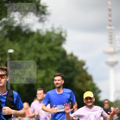 29.06.2025 - hella hamburg halbmarathon Dr. Thomas Lammeyer http://msf.ph/oto/8419057 29.06.2025 10:46:13 Kennedybrücke 1314, 1317, 1536, 1648, 2229, 2762, 2763, 3459, 3532, 3533, 3694, 4885, 5086, 5942, 6066, 6137, 6450, 6719, 6726, 6793, 6846, 6894, 7821, 7968, 8004, 8162, 8163, 8293, 8300, 8301, 8443, 8586, 9370, 9588, 10027, 10181, 10483, 10872, 11011, 11017, 11024, 11097, 11098, 11207, 11255, 11437, 11438 meine-sportfotos.de
