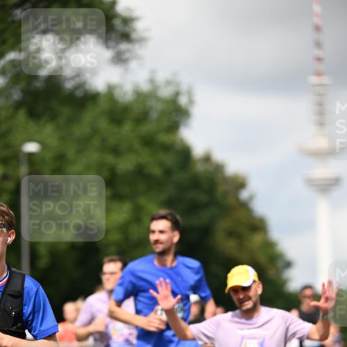 29.06.2025 - hella hamburg halbmarathon Dr. Thomas Lammeyer http://msf.ph/oto/8419061 29.06.2025 10:46:13 Kennedybrücke 1314, 1317, 1536, 1648, 2229, 2762, 2763, 3459, 3532, 3533, 3694, 4885, 5086, 5942, 6066, 6137, 6450, 6719, 6726, 6793, 6846, 6894, 7821, 7968, 8004, 8162, 8163, 8293, 8300, 8301, 8443, 8586, 9370, 9588, 10027, 10181, 10483, 10872, 11011, 11017, 11024, 11097, 11098, 11207, 11255, 11437, 11438 meine-sportfotos.de
