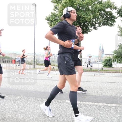 29.06.2025 - hella hamburg halbmarathon Lena Gebhardt http://msf.ph/oto/8419069 29.06.2025 10:52:13 Lombardsbrücke 133, 74, 1418, 1978, 2528, 3038, 3645, 4087, 4273, 4436, 4598, 4606, 4815, 5062, 5262, 5534, 6386, 6403, 6404, 6406, 6456, 6604, 6671, 6985, 7682, 7690, 7691, 7735, 7812, 8194, 8196, 8250, 8251, 8621, 9103, 9220, 9368, 9460, 9590, 9594, 9673, 9730, 9731, 10080, 10296, 10342, 10533, 10634, 10673, 10693, 10830, 10884, 11084, 11101, 11126, 11127, 11297, 11375, 11736, 11899, 11974, 12065, 12546, 12558 meine-sportfotos.de
