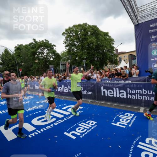 29.06.2025 - hella hamburg halbmarathon Zöllner http://msf.ph/oto/8419084 29.06.2025 10:52:17 Ziel 2397, 4419, 4837, 5032, 5087, 5482, 6164, 6897, 7896, 9074, 9082, 12135, 13726, 14248, 14300, 15275, 15446, 16003, 16320, 16591, 17033, 17130, 18475 meine-sportfotos.de
