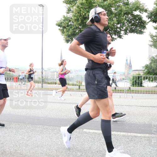 29.06.2025 - hella hamburg halbmarathon Lena Gebhardt http://msf.ph/oto/8419091 29.06.2025 10:52:13 Lombardsbrücke 1418, 1978, 2528, 3038, 3645, 4087, 4273, 4436, 4598, 4606, 4815, 5062, 5262, 5534, 6386, 6403, 6404, 6406, 6456, 6604, 6671, 6985, 7682, 7690, 7691, 7735, 7812, 8194, 8196, 8250, 8251, 8621, 9103, 9220, 9368, 9460, 9590, 9594, 9673, 9730, 9731, 10080, 10296, 10342, 10533, 10634, 10673, 10693, 10830, 10884, 11084, 11101, 11126, 11127, 11297, 11375, 11736, 11899, 11974, 12065, 12546, 12558 meine-sportfotos.de