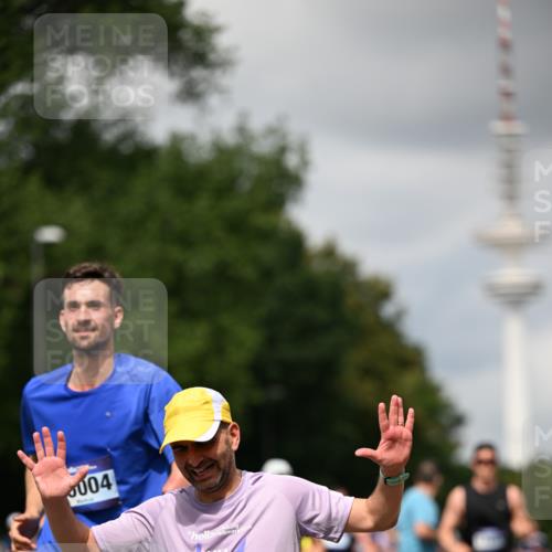29.06.2025 - hella hamburg halbmarathon Dr. Thomas Lammeyer http://msf.ph/oto/8419094 29.06.2025 10:46:14 Kennedybrücke 1314, 1317, 1536, 1648, 2229, 2762, 2763, 3459, 3532, 3533, 3694, 4329, 4885, 5086, 5942, 6066, 6137, 6450, 6719, 6726, 6793, 6846, 6894, 7821, 7968, 8004, 8162, 8163, 8293, 8300, 8301, 8443, 8586, 9370, 9588, 10027, 10181, 10483, 10872, 11011, 11017, 11024, 11097, 11098, 11207, 11255, 11437, 11438 meine-sportfotos.de