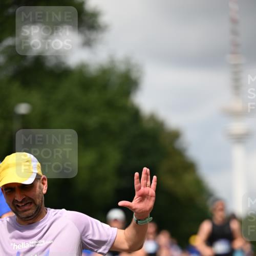 29.06.2025 - hella hamburg halbmarathon Dr. Thomas Lammeyer http://msf.ph/oto/8419120 29.06.2025 10:46:14 Kennedybrücke 1314, 1317, 1536, 1648, 2229, 2762, 2763, 3459, 3532, 3533, 3694, 4329, 4885, 5086, 5942, 6066, 6137, 6450, 6719, 6726, 6793, 6846, 6894, 7821, 7968, 8004, 8162, 8163, 8293, 8300, 8301, 8443, 8586, 9370, 9588, 10027, 10181, 10483, 10872, 11011, 11017, 11024, 11097, 11098, 11207, 11255, 11437, 11438 meine-sportfotos.de