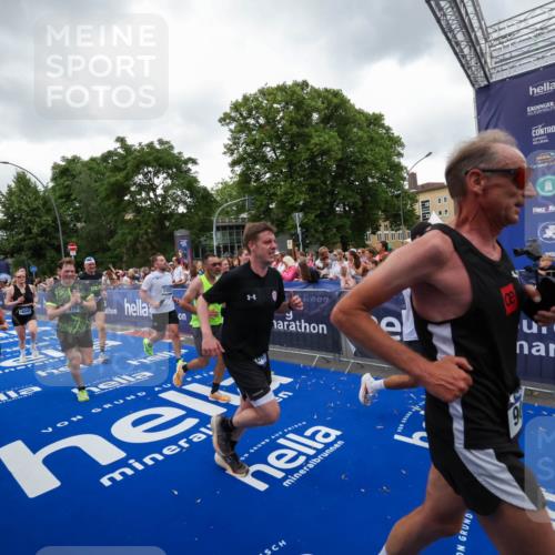 29.06.2025 - hella hamburg halbmarathon Zöllner http://msf.ph/oto/8419124 29.06.2025 10:52:18 Ziel 2397, 4419, 4837, 5032, 5087, 5482, 6164, 6897, 7896, 9074, 9082, 12135, 13726, 14248, 14300, 15275, 15446, 16003, 16320, 16591, 17130, 18475 meine-sportfotos.de