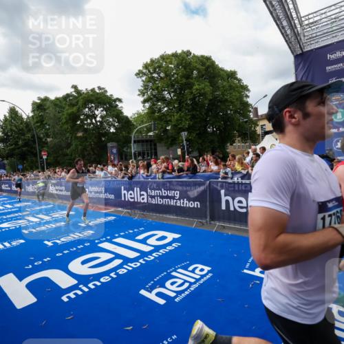29.06.2025 - hella hamburg halbmarathon Zöllner http://msf.ph/oto/8419125 29.06.2025 10:30:10 Ziel 1758, 2689, 3189, 8190, 8323, 9634, 10270, 12308, 15507, 17768 meine-sportfotos.de