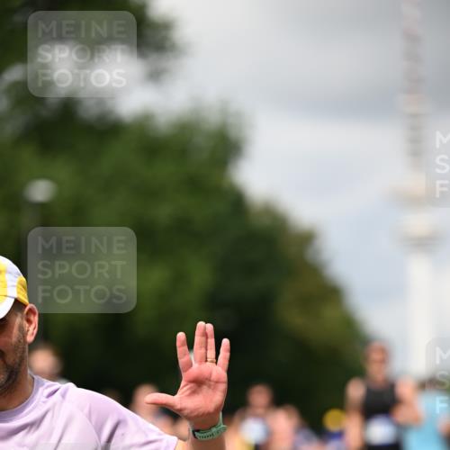 29.06.2025 - hella hamburg halbmarathon Dr. Thomas Lammeyer http://msf.ph/oto/8419128 29.06.2025 10:46:15 Kennedybrücke 1314, 1317, 1536, 1648, 2762, 2763, 3459, 3532, 3533, 3694, 4329, 4885, 5086, 5432, 5942, 6066, 6137, 6153, 6450, 6719, 6726, 6793, 6846, 6894, 7821, 7968, 8004, 8162, 8163, 8300, 8301, 8443, 8586, 9588, 10027, 10181, 10483, 10872, 11011, 11017, 11024, 11097, 11098, 11207, 11255, 11437, 11438 meine-sportfotos.de