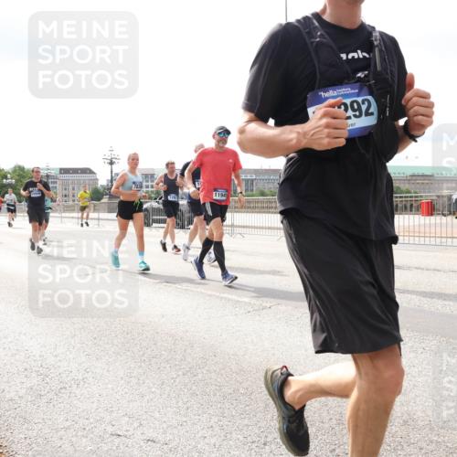 29.06.2025 - hella hamburg halbmarathon Lena Gebhardt http://msf.ph/oto/8419129 29.06.2025 10:18:11 Lombardsbrücke 11352, 7838, 10946, 126, 11949, 292, 1159, 1160, 1268, 1325, 1554, 1622, 1641, 1749, 1982, 2087, 2094, 2147, 2335, 2634, 2931, 3125, 3138, 3292, 3321, 3482, 3977, 4123, 4710, 4738, 4804, 5004, 5290, 5611, 5733, 5909, 6270, 6332, 7094, 7160, 7641, 7649, 7838, 7882, 7883, 8067, 8128, 8248, 8607, 8799, 9222, 9400, 9539, 9717, 9734, 9798, 9834, 9844, 9964, 10174, 10332, 10509, 10659, 10687, 10908, 12498, 13341 meine-sportfotos.de