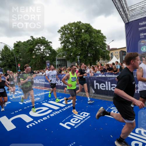 29.06.2025 - hella hamburg halbmarathon Zöllner http://msf.ph/oto/8419132 29.06.2025 10:52:19 Ziel 4419, 4587, 4837, 5032, 5087, 5482, 6164, 6897, 7896, 9074, 9082, 12135, 13707, 14300, 15275, 15446, 16003, 16320, 16591, 17130, 17773, 18475 meine-sportfotos.de
