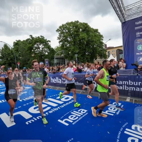 29.06.2025 - hella hamburg halbmarathon Zöllner http://msf.ph/oto/8419137 29.06.2025 10:52:19 Ziel 4419, 4587, 4837, 5032, 5087, 5482, 6164, 6897, 7896, 9074, 9082, 12135, 13707, 14300, 15275, 15446, 16003, 16320, 16591, 17130, 17773, 18475 meine-sportfotos.de