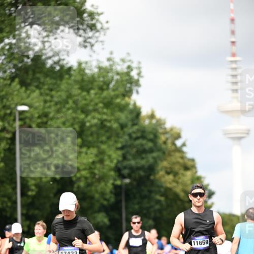 29.06.2025 - hella hamburg halbmarathon Dr. Thomas Lammeyer http://msf.ph/oto/8419162 29.06.2025 10:46:16 Kennedybrücke 1314, 1317, 1536, 1648, 2762, 2763, 3459, 3532, 3533, 4329, 4885, 5086, 5432, 5942, 6066, 6137, 6153, 6450, 6719, 6726, 6793, 6846, 6894, 7968, 8004, 8162, 8163, 8300, 8301, 8443, 8586, 9588, 10027, 10181, 10483, 10872, 11011, 11017, 11024, 11097, 11098, 11207, 11255, 11437, 11438 meine-sportfotos.de