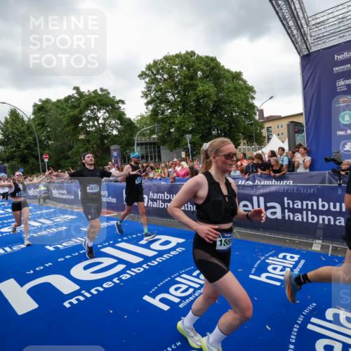 29.06.2025 - hella hamburg halbmarathon Zöllner http://msf.ph/oto/8419167 29.06.2025 10:52:20 Ziel 4140, 4419, 4587, 4837, 5032, 5087, 5482, 6164, 7896, 9074, 12135, 13707, 14300, 15275, 15446, 16003, 16591, 17130, 17773, 18475 meine-sportfotos.de