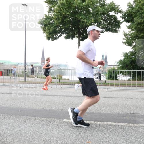 29.06.2025 - hella hamburg halbmarathon Lena Gebhardt http://msf.ph/oto/8419188 29.06.2025 10:52:14 Lombardsbrücke 1418, 1978, 2528, 3038, 3645, 4087, 4273, 4436, 4598, 4606, 4815, 5062, 5262, 5534, 6386, 6403, 6404, 6406, 6456, 6604, 6671, 6985, 7682, 7690, 7691, 7735, 7812, 8194, 8196, 8250, 8251, 8621, 9103, 9220, 9368, 9460, 9590, 9594, 9673, 9730, 9731, 10080, 10296, 10342, 10533, 10634, 10673, 10693, 10884, 11084, 11101, 11126, 11127, 11297, 11375, 11736, 11899, 11974, 12065, 12546, 12558 meine-sportfotos.de