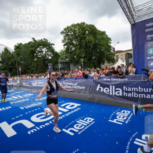 29.06.2025 - hella hamburg halbmarathon Zöllner http://msf.ph/oto/8419200 29.06.2025 10:52:21 Ziel 4140, 4419, 4587, 4837, 5087, 5482, 6164, 7896, 9074, 13707, 15275, 15446, 16591, 17773 meine-sportfotos.de