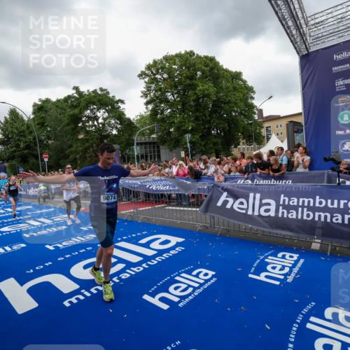 29.06.2025 - hella hamburg halbmarathon Zöllner http://msf.ph/oto/8419237 29.06.2025 10:52:23 Ziel 4140, 4419, 4587, 6164, 7896, 9074, 13211, 13707, 15144, 15446, 17773, 17997 meine-sportfotos.de