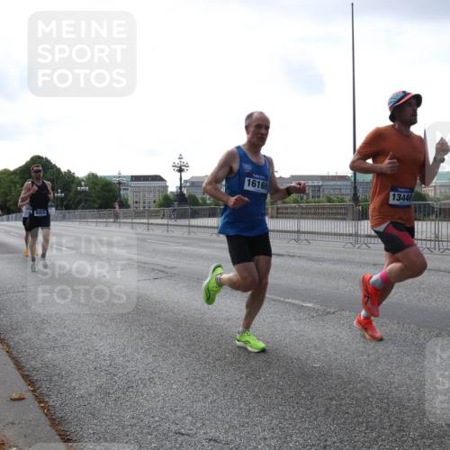 29.06.2025 - hella hamburg halbmarathon Lena Gebhardt http://msf.ph/oto/8419253 29.06.2025 09:41:48 Lombardsbrücke 16169, 13440, 1241, 2459, 2892, 4128, 4571, 6559, 7142, 7862, 9442, 10234, 10780, 11194, 11624, 11965, 12067, 12641, 13440, 13751, 13780, 14019, 14107, 14506, 16169, 16361, 16484, 17752, 17856, 18124, 18897 meine-sportfotos.de