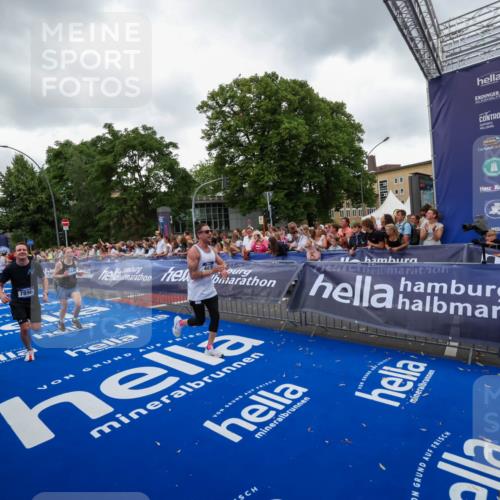 29.06.2025 - hella hamburg halbmarathon Zöllner http://msf.ph/oto/8419262 29.06.2025 10:52:24 Ziel 4140, 4419, 4587, 6164, 7896, 9074, 13211, 13707, 15144, 15446, 17773, 17997 meine-sportfotos.de