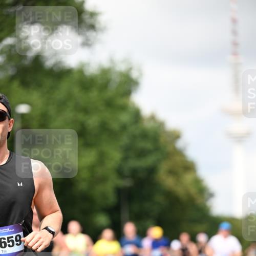 29.06.2025 - hella hamburg halbmarathon Dr. Thomas Lammeyer http://msf.ph/oto/8419292 29.06.2025 10:46:19 Kennedybrücke 1317, 1536, 1648, 2762, 2763, 3459, 3532, 3533, 4329, 4885, 5432, 5942, 6066, 6137, 6153, 6320, 6450, 6719, 6726, 6793, 6846, 6894, 7968, 8004, 8162, 8163, 8300, 8301, 8443, 8586, 8712, 9588, 10181, 10483, 10872, 11011, 11017, 11024, 11097, 11098, 11207, 11255, 11437, 11438 meine-sportfotos.de