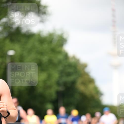 29.06.2025 - hella hamburg halbmarathon Dr. Thomas Lammeyer http://msf.ph/oto/8419301 29.06.2025 10:46:19 Kennedybrücke 1317, 1536, 1648, 2762, 2763, 3459, 3532, 3533, 4329, 4885, 5432, 5942, 6066, 6137, 6153, 6320, 6450, 6719, 6726, 6793, 6846, 6894, 7968, 8004, 8162, 8163, 8300, 8301, 8443, 8586, 8712, 9588, 10181, 10483, 10872, 11011, 11017, 11024, 11097, 11098, 11207, 11255, 11437, 11438 meine-sportfotos.de