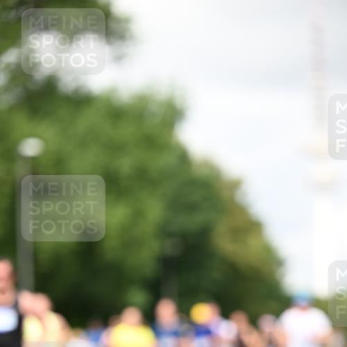 29.06.2025 - hella hamburg halbmarathon Dr. Thomas Lammeyer http://msf.ph/oto/8419317 29.06.2025 10:46:20 Kennedybrücke 1317, 1648, 1712, 2762, 2763, 3459, 3532, 3533, 4329, 4541, 4885, 5432, 5942, 6066, 6137, 6153, 6320, 6450, 6719, 6726, 6793, 6894, 7968, 8004, 8162, 8163, 8300, 8301, 8443, 8586, 8712, 9588, 10181, 10483, 10872, 11011, 11017, 11024, 11097, 11098, 11207, 11255, 11437, 11438 meine-sportfotos.de