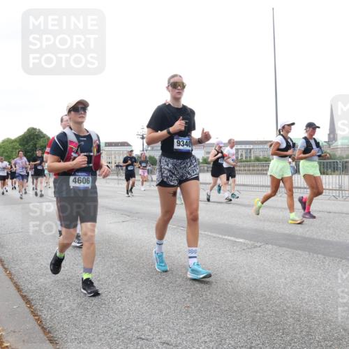 29.06.2025 - hella hamburg halbmarathon Lena Gebhardt http://msf.ph/oto/8419346 29.06.2025 10:52:15 Lombardsbrücke 4606, 9340, 1418, 1978, 2420, 2528, 3038, 3645, 4087, 4273, 4436, 4598, 4606, 4815, 5062, 5262, 5360, 5534, 6386, 6403, 6404, 6406, 6456, 6604, 6671, 6985, 7682, 7690, 7691, 7735, 7812, 8194, 8196, 8250, 8251, 8621, 9103, 9220, 9368, 9460, 9590, 9594, 9673, 9730, 9731, 10080, 10296, 10342, 10392, 10533, 10634, 10673, 10693, 10884, 11084, 11101, 11126, 11127, 11297, 11375, 11736, 11899, 11974, 12065, 12546, 12558 meine-sportfotos.de